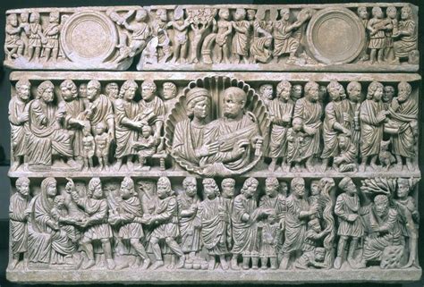 La Sarcophage de la Familia Valerii ! Une Étude sur l'Art Funéraire Romain et le Symbolique des Figures Mythologiques