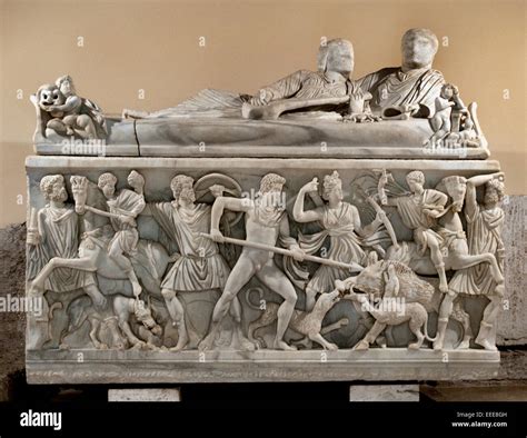 Le Sarcophage de la Famille Valerius! Une Exemple Magnifique de Sculpture Funéraire en Hispanie Romaine