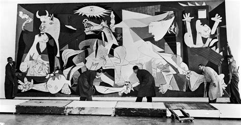 La Guernica Un Monument de la Douleur et du Désespoir en Noir et Blanc!